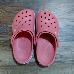 Women's size 6, men's size 4// pink crocs